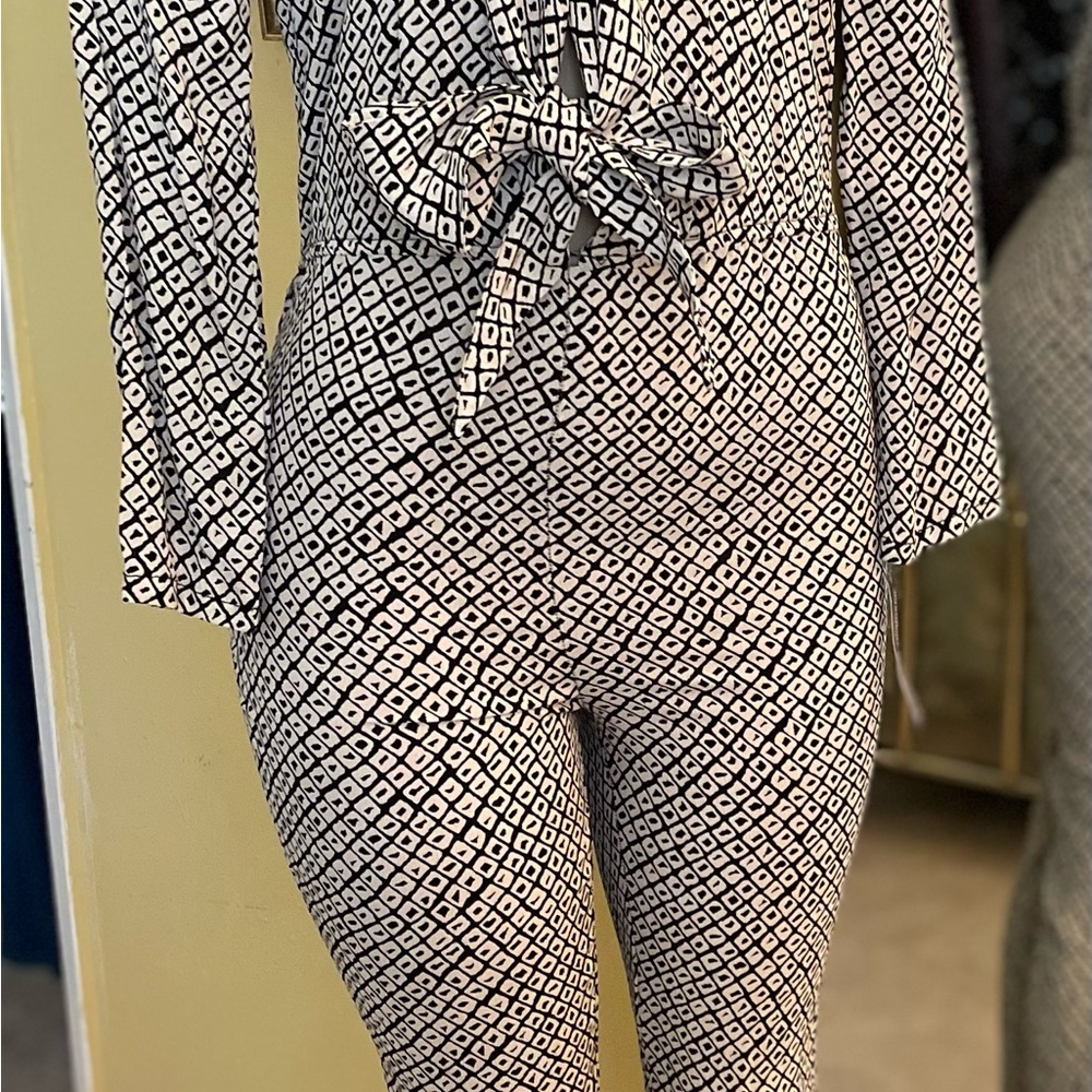 Stone Cold Fox Sexy Jumpsuit NWT! One-Piece Flare Leg Sz XS/Sm Stretchy Tie Frnt